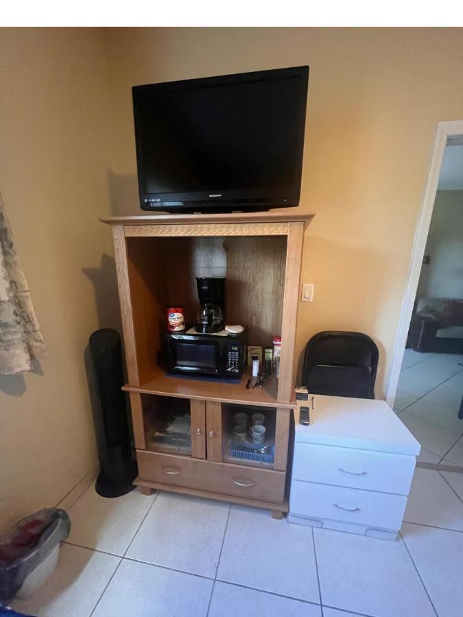 Master Room In Apartment Davie Exterior foto